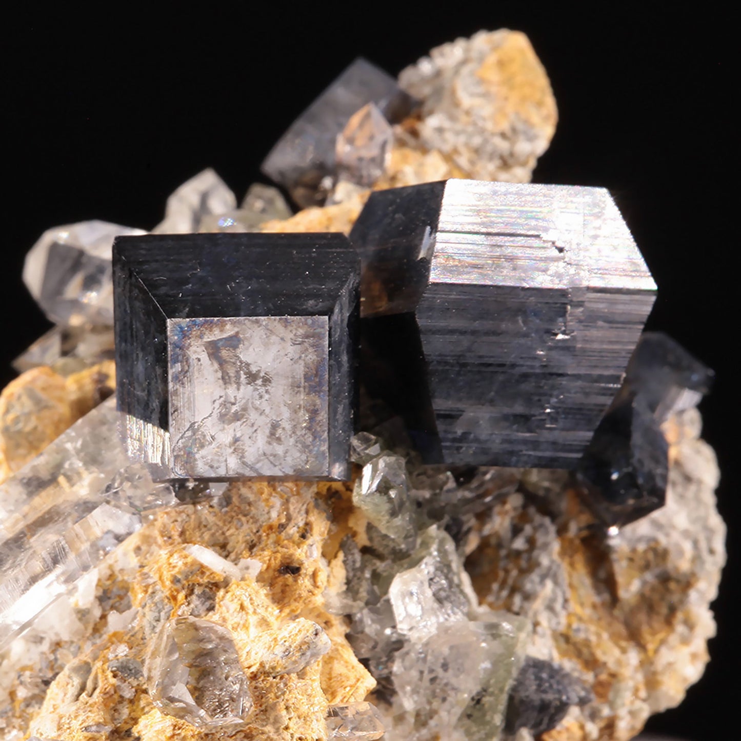 Anatase
(doubly terminated crystals)