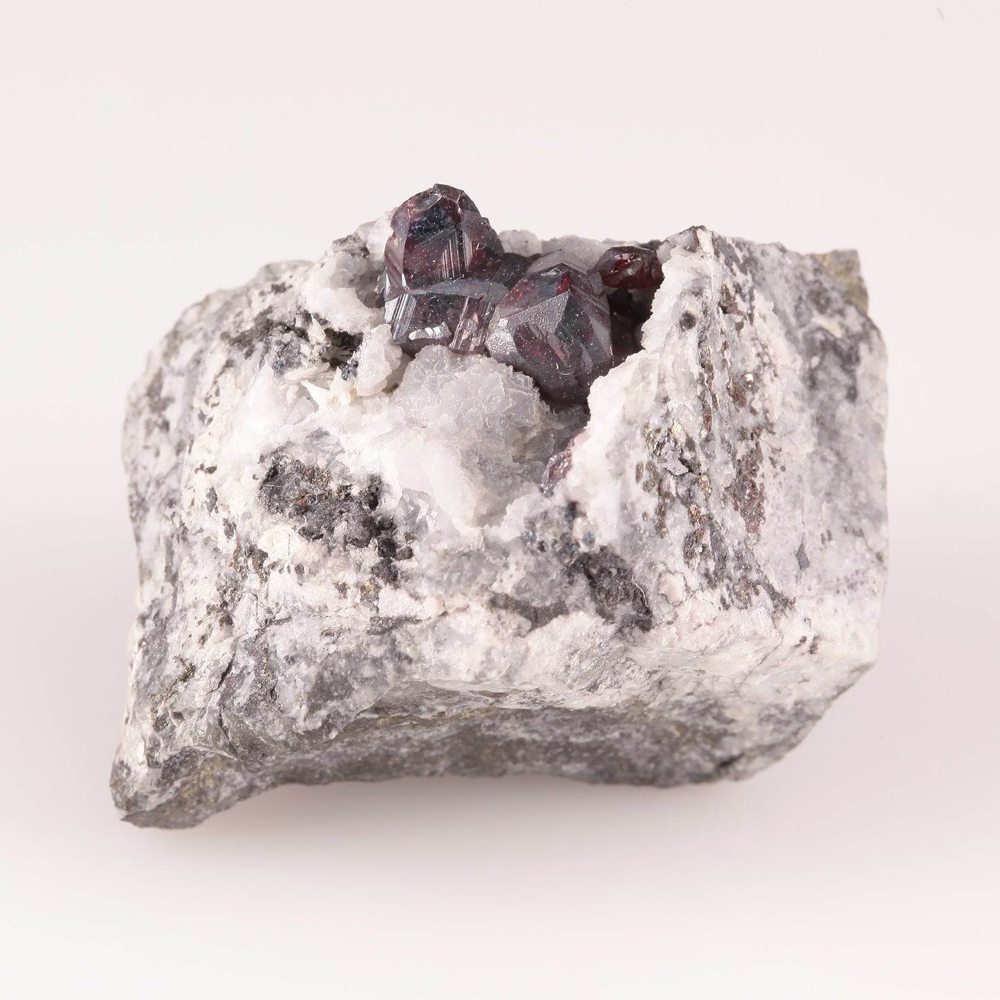 Proustite on matrix