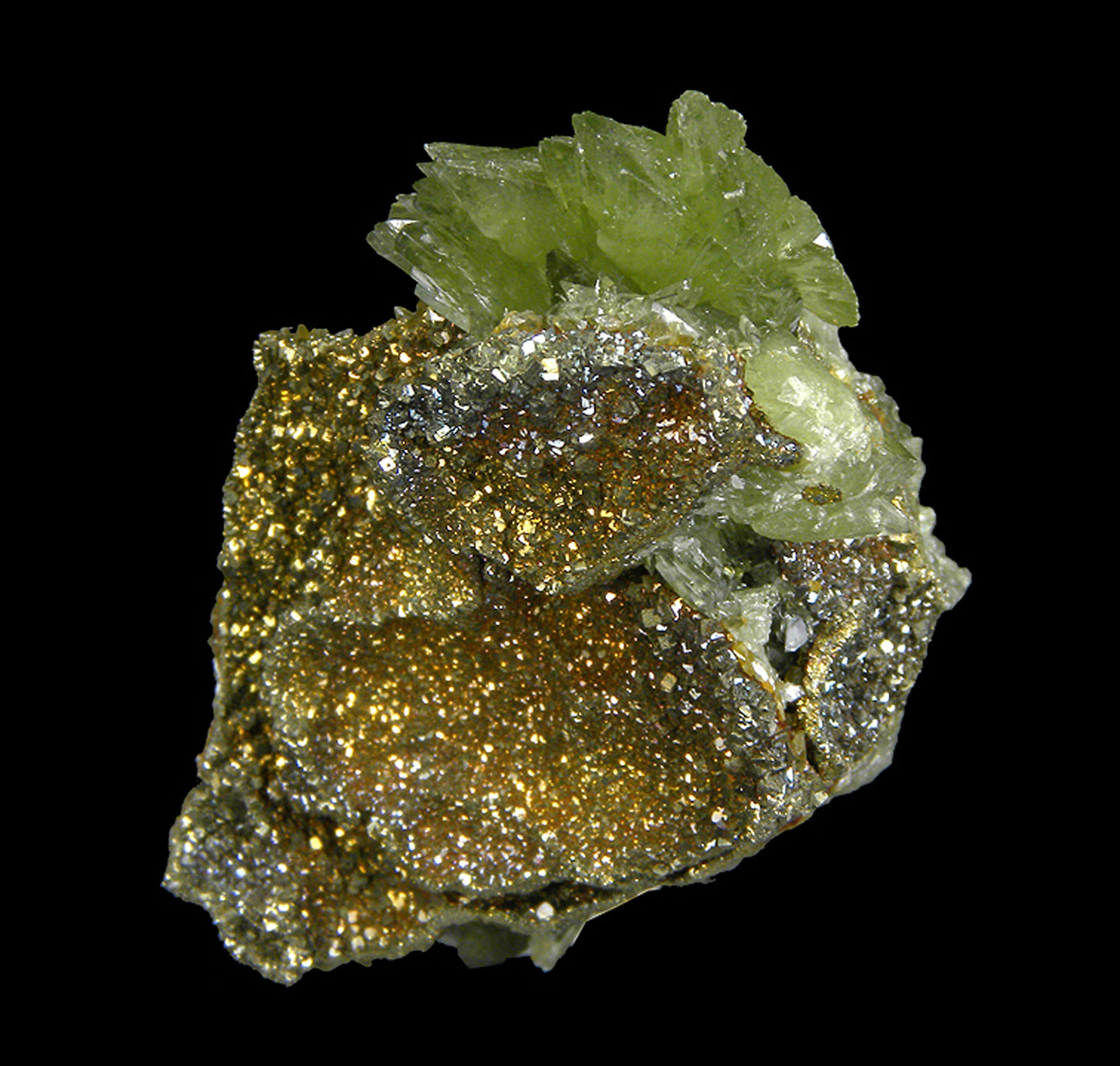 Ludlamite with Siderite on Pyrite