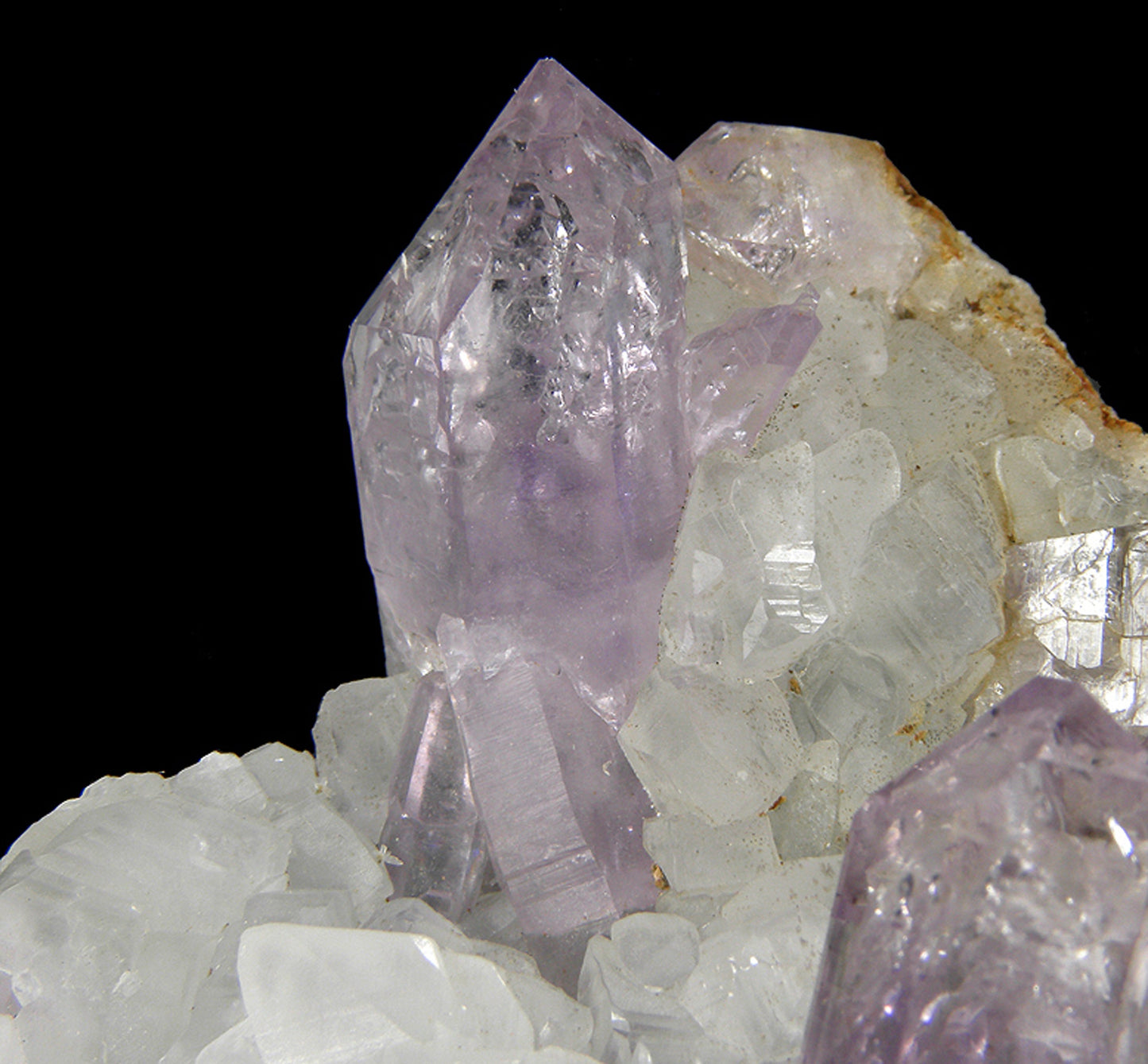 Amethyst on Calcite
(reverse scepters)