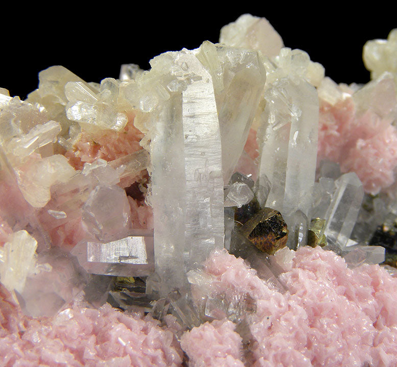 Rhodochrosite with Stilbite(!), Chalcopyrite and Quartz