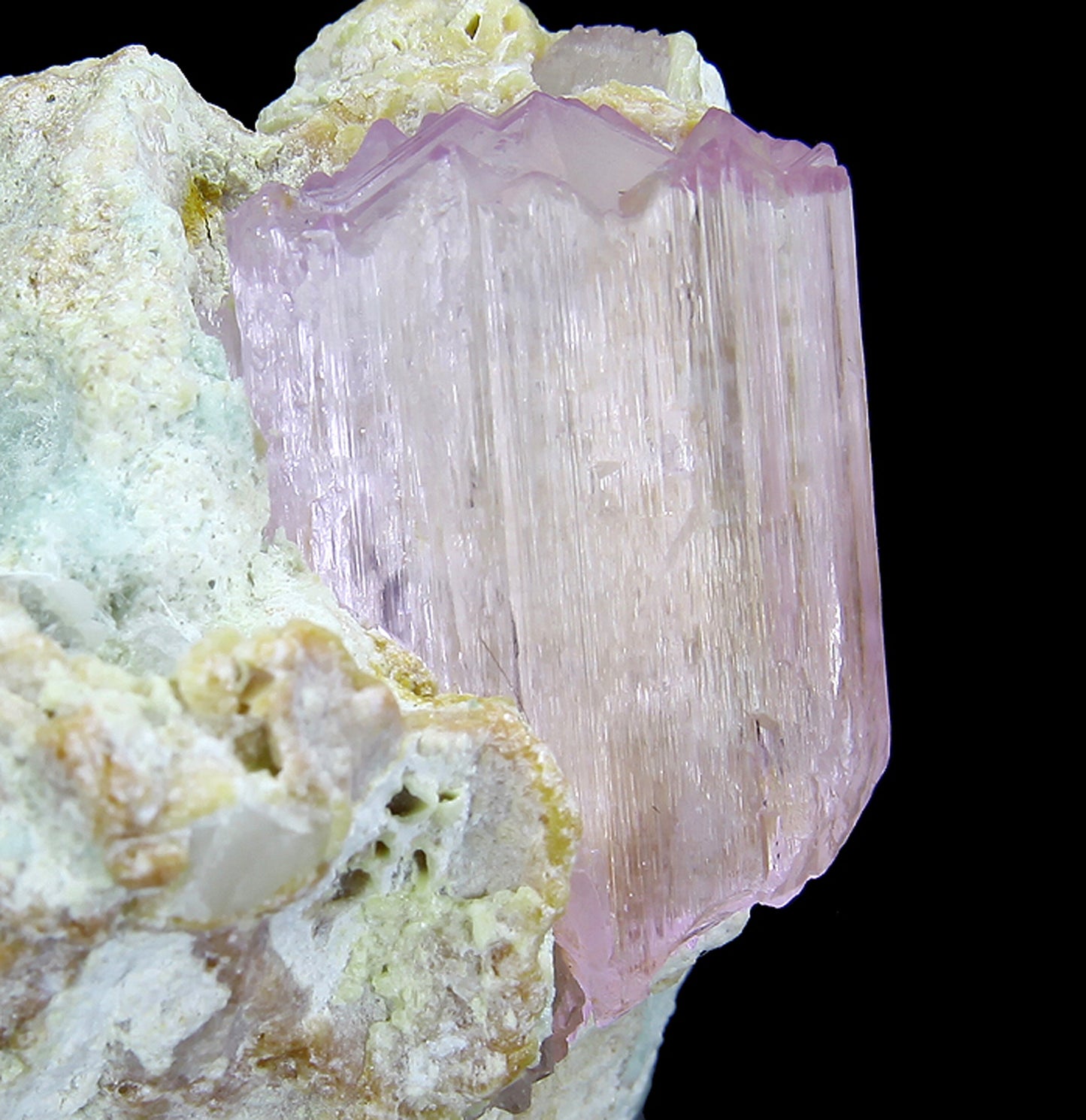 Spodumene (var: Kunzite)
(doubly terminated)