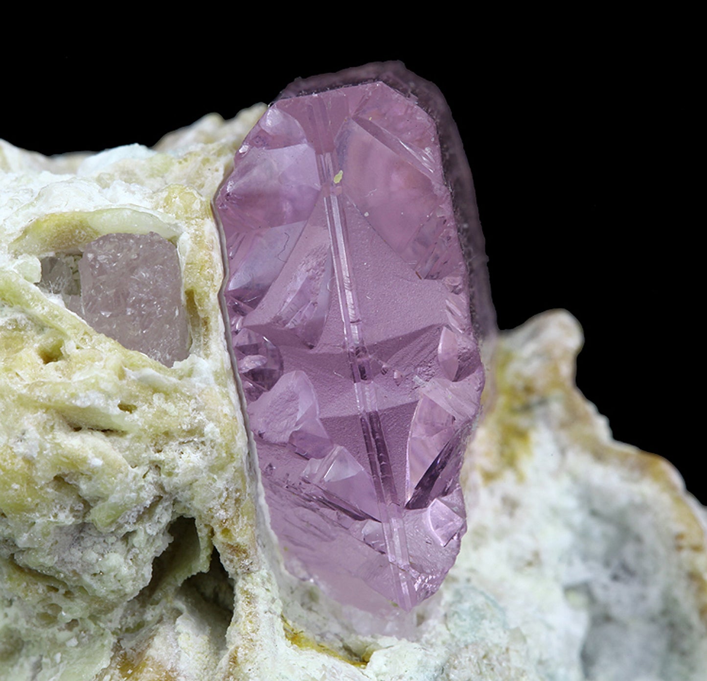 Spodumene (var: Kunzite)
(doubly terminated)