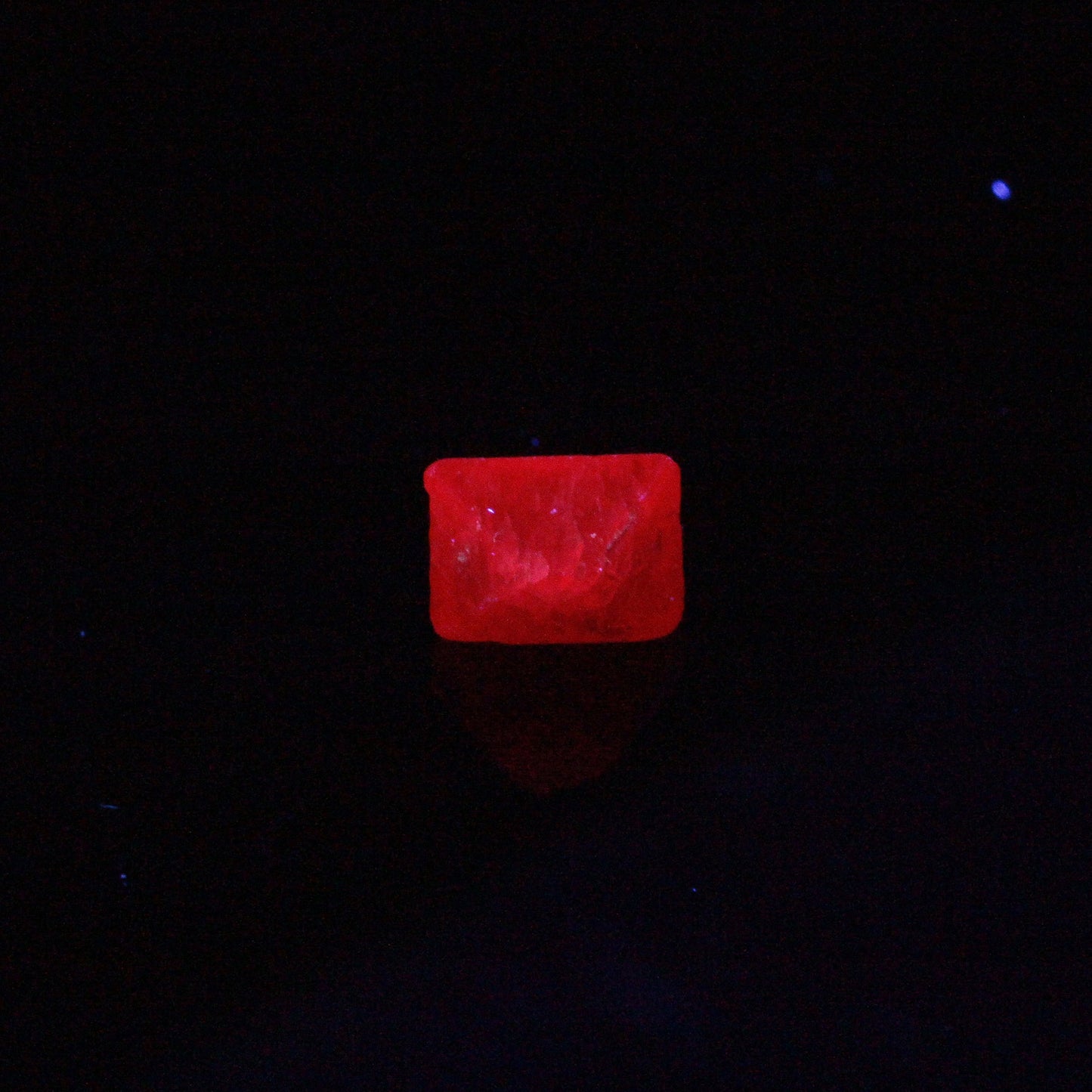 Spinel (Ruby Spinel)
("floater")