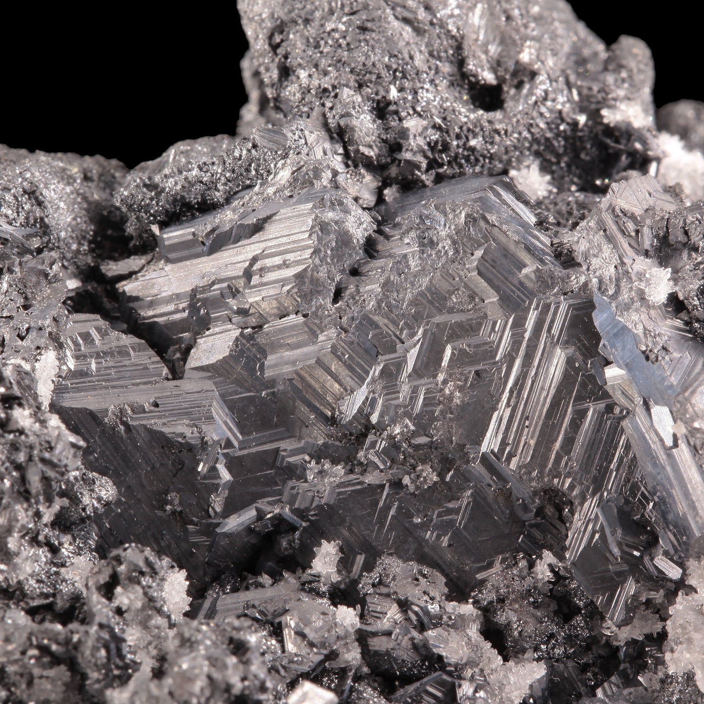 Polybasite
(pseudomorph after Acanthite)