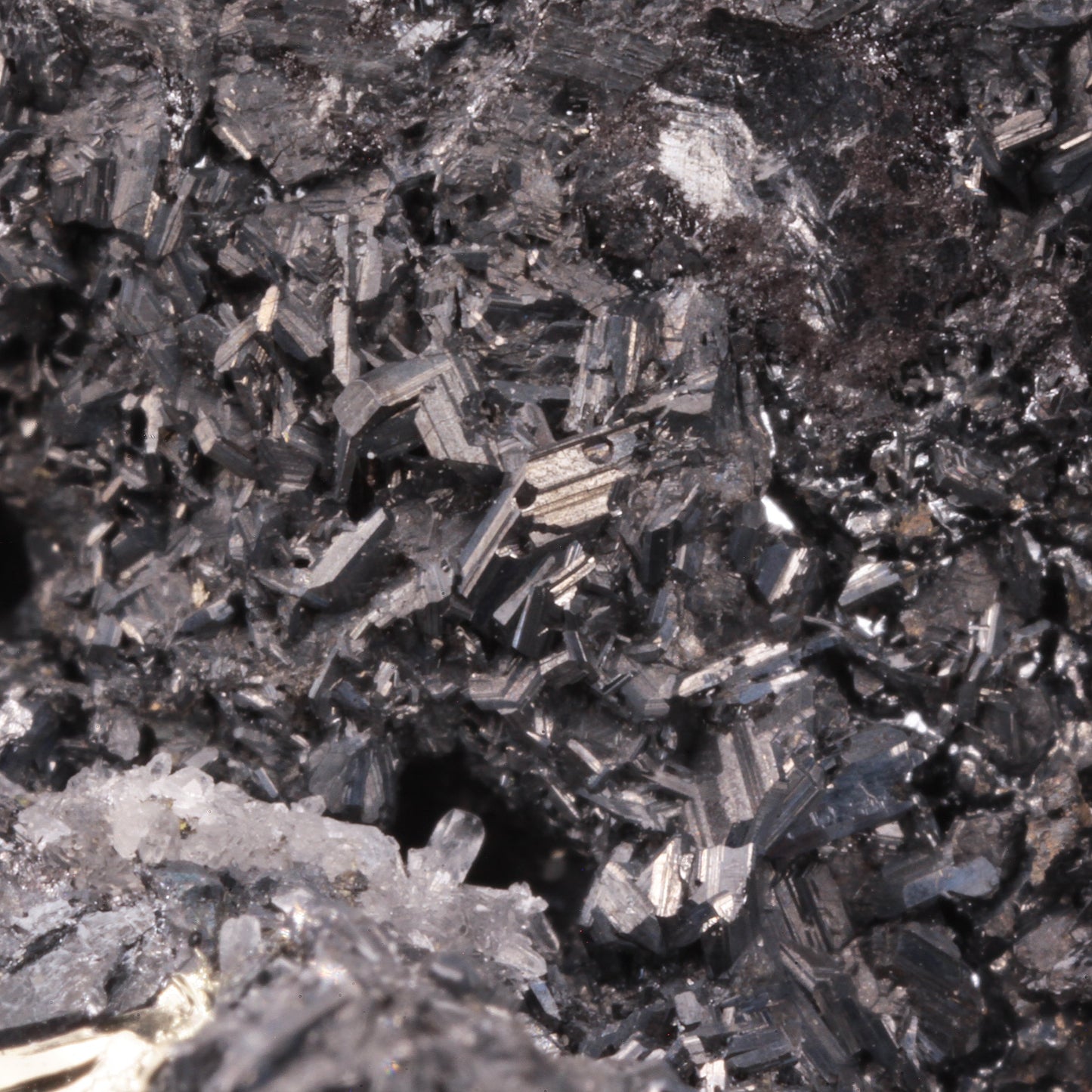 Polybasite
(pseudomorph after Acanthite)