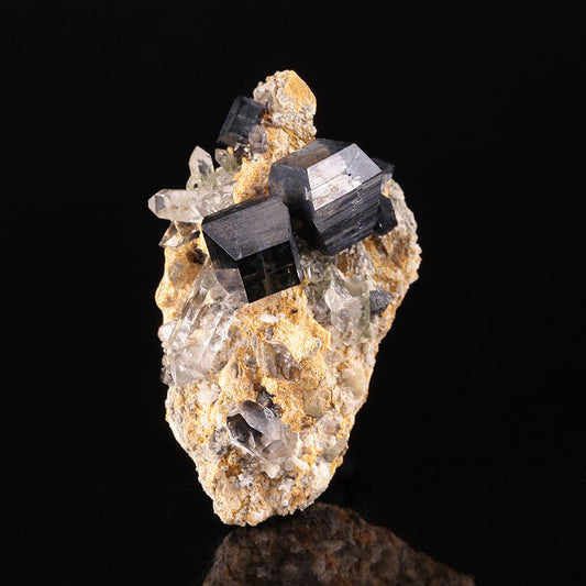 Anatase 
(doubly terminated crystals)