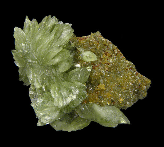 Ludlamite with Siderite on Pyrite