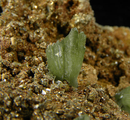 Ludlamite on Limonite and Pyrite
