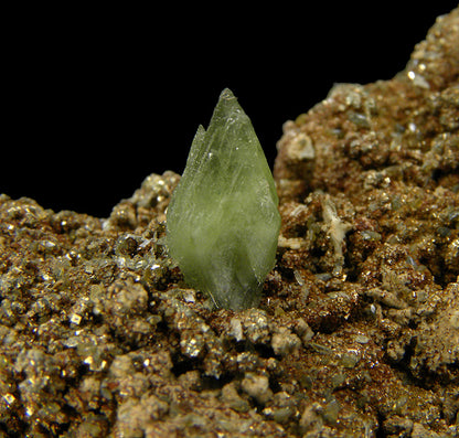 Ludlamite on Limonite and Pyrite