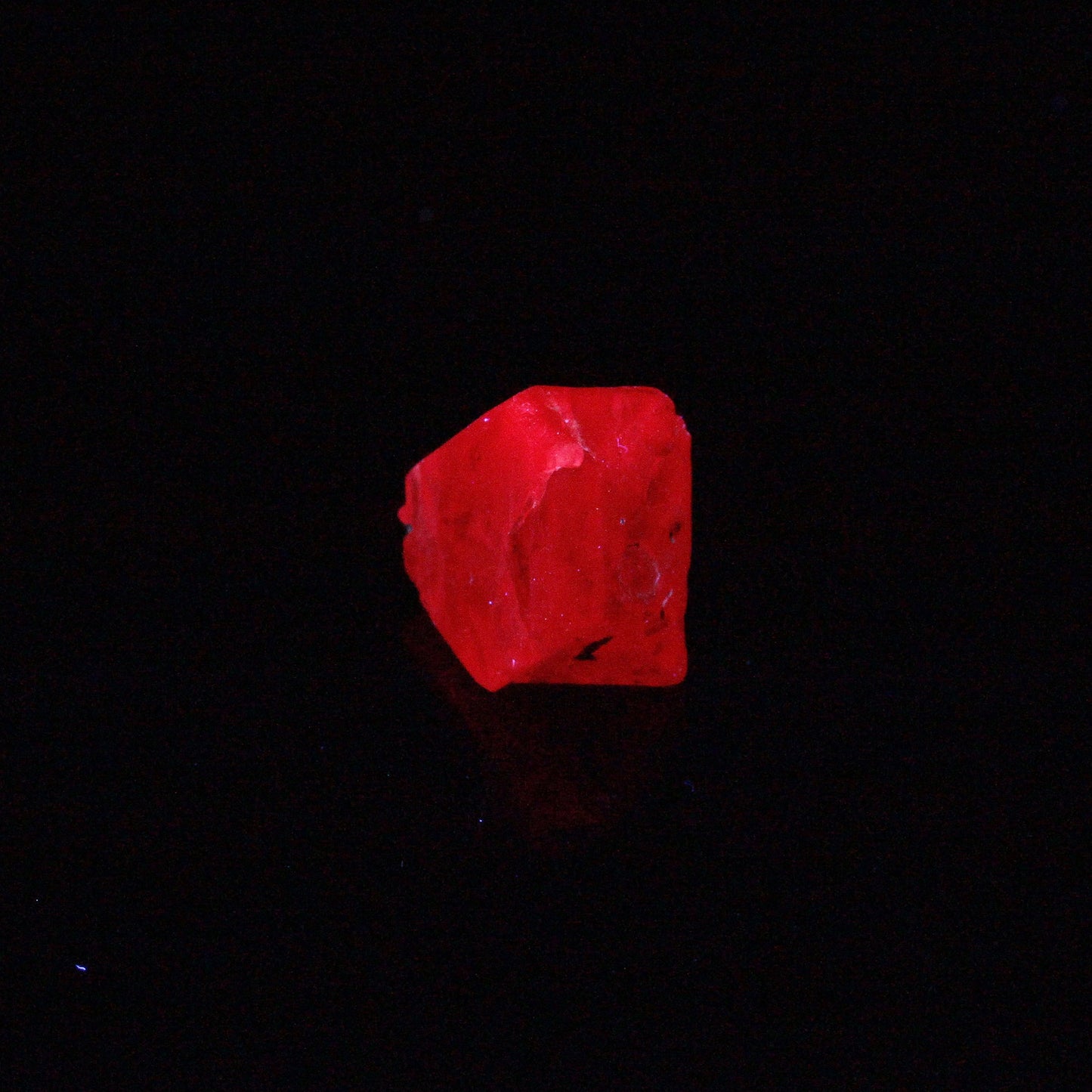 Spinel (Ruby Spinel) 
("floater" twin)