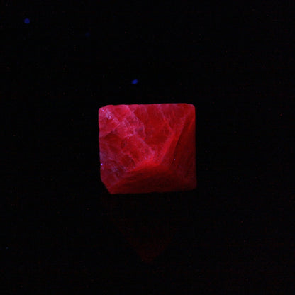 Spinel (Ruby Spinel)  
("floater")